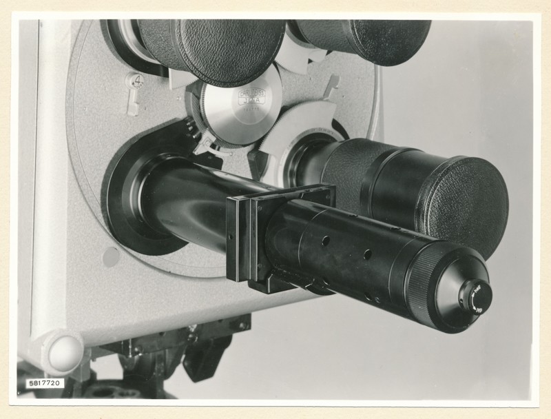 Fernseh-Studio-Kamera FSTK1 Kollimator vorne, Foto 4. Dezember 1958 (www.industriesalon.de CC BY-SA)