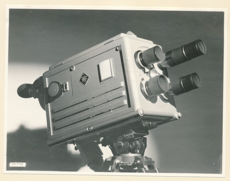 Fernseh-Studio-Kamera FSTK1 mit Objektiven , Foto 4. Dezember 1958 (www.industriesalon.de CC BY-SA)