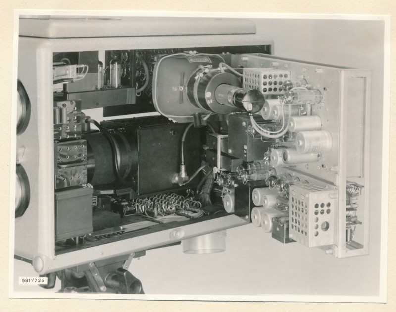 Fernseh-Studio-Kamera FSTK1 Seitenansicht von links, Foto 4. Dezember 1958 (www.industriesalon.de CC BY-SA)