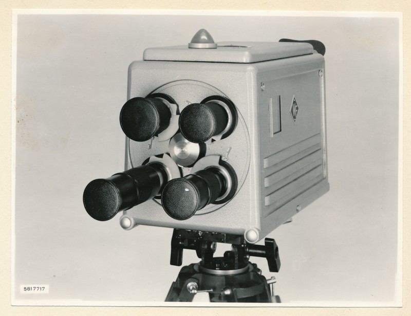 Fernseh-Studio-Kamera FSTK1 von vorne, Foto 4. Dezember 1958 (www.industriesalon.de CC BY-SA)