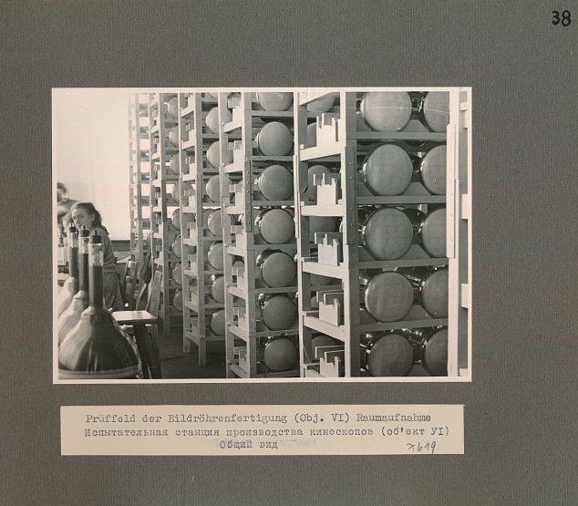Fotoalbum Produktion im Werk für Fernmeldewesen (HF), 1951 (www.industriesalon.de CC BY-SA)