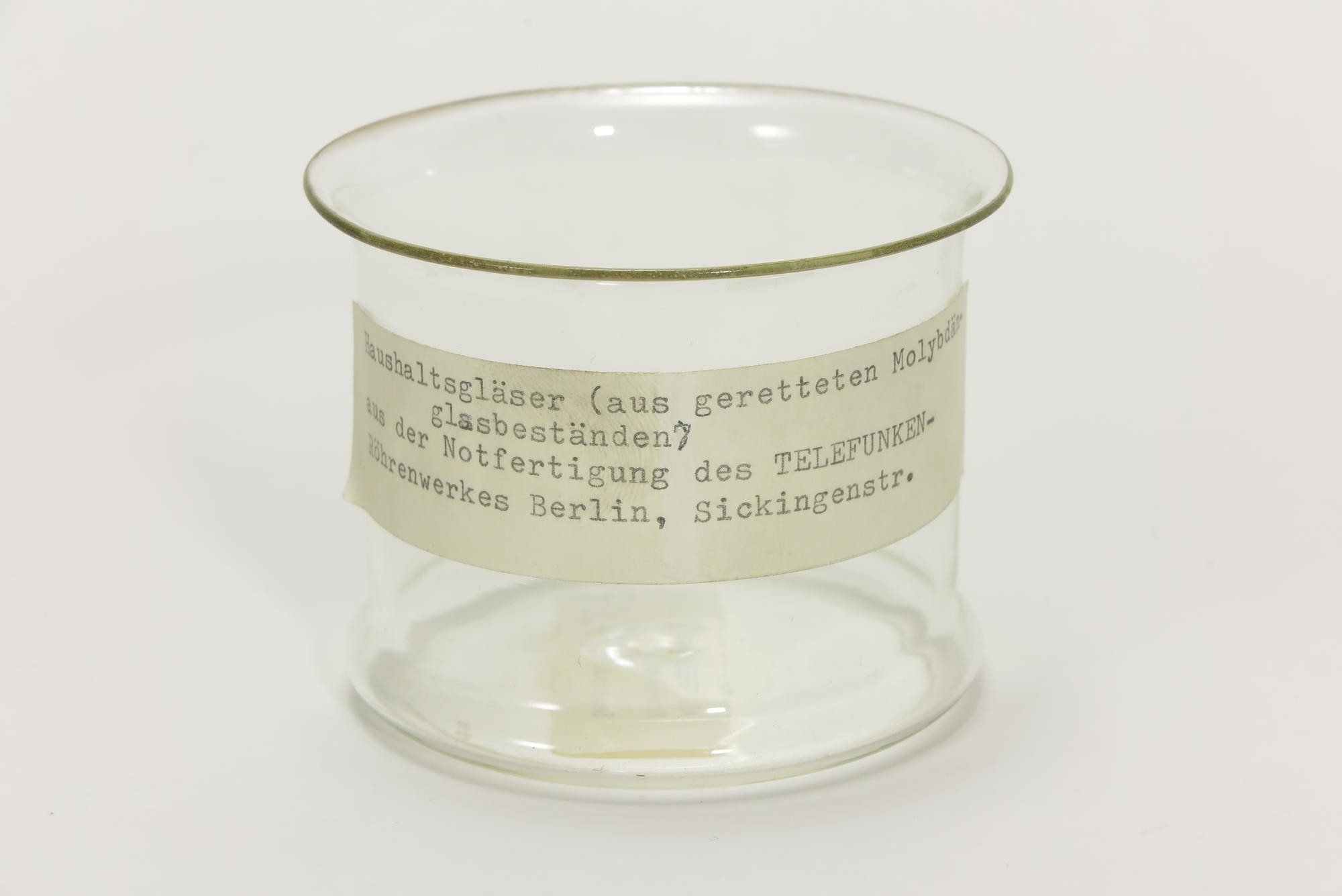 Glas aus Notproduktion (Stiftung Deutsches Technikmuseum Berlin CC0)
