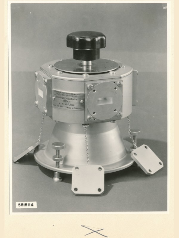 Hohlleiterumschalter HU/X2, Foto 12. Juni 1958 (www.industriesalon.de CC BY-SA)