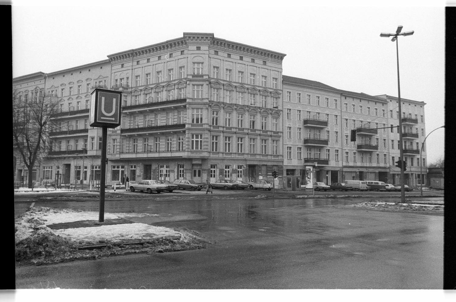 Kleinbildnegativ: Mietshaus, York- Ecke Bülowstraße, 1981 (Museen Tempelhof-Schöneberg/Jürgen Henschel RR-F)