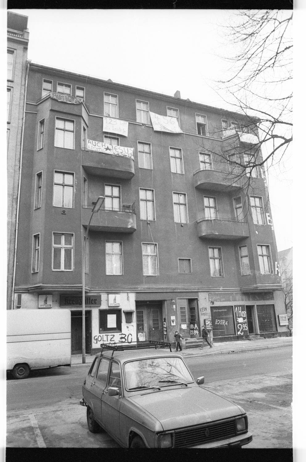 Kleinbildnegative: Besetztes Haus, Goltzstr. 30, 1981 (Museen Tempelhof-Schöneberg/Jürgen Henschel RR-F)