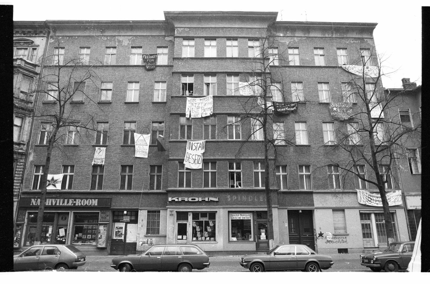 Kleinbildnegative: Besetztes Haus, Maaßenstr. 11-13, 1981 (Museen Tempelhof-Schöneberg/Jürgen Henschel RR-F)