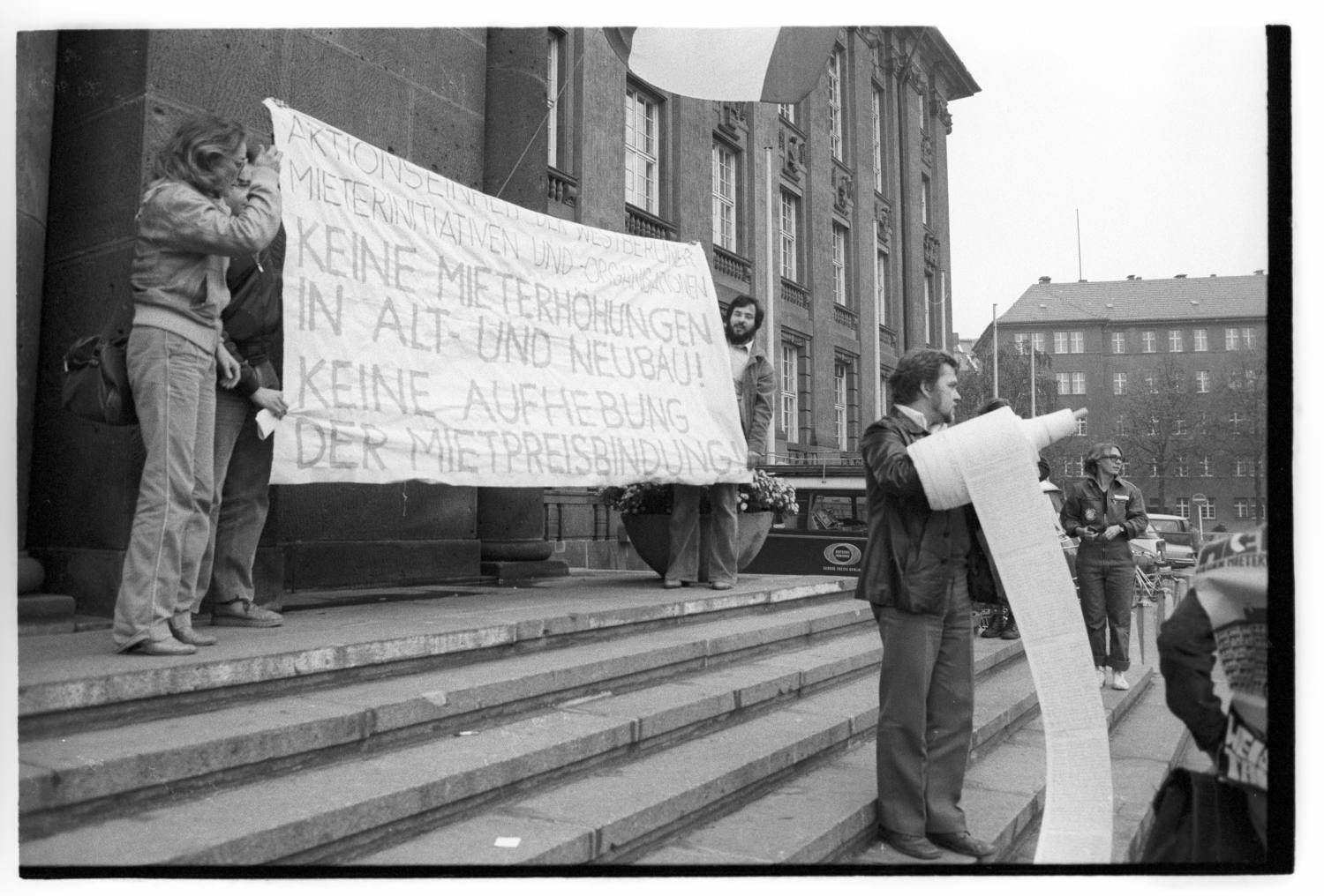 Kleinbildnegative: Demonstration gegen Mietpreiserhöhung, 1980 (Museen Tempelhof-Schöneberg/Jürgen Henschel RR-F)