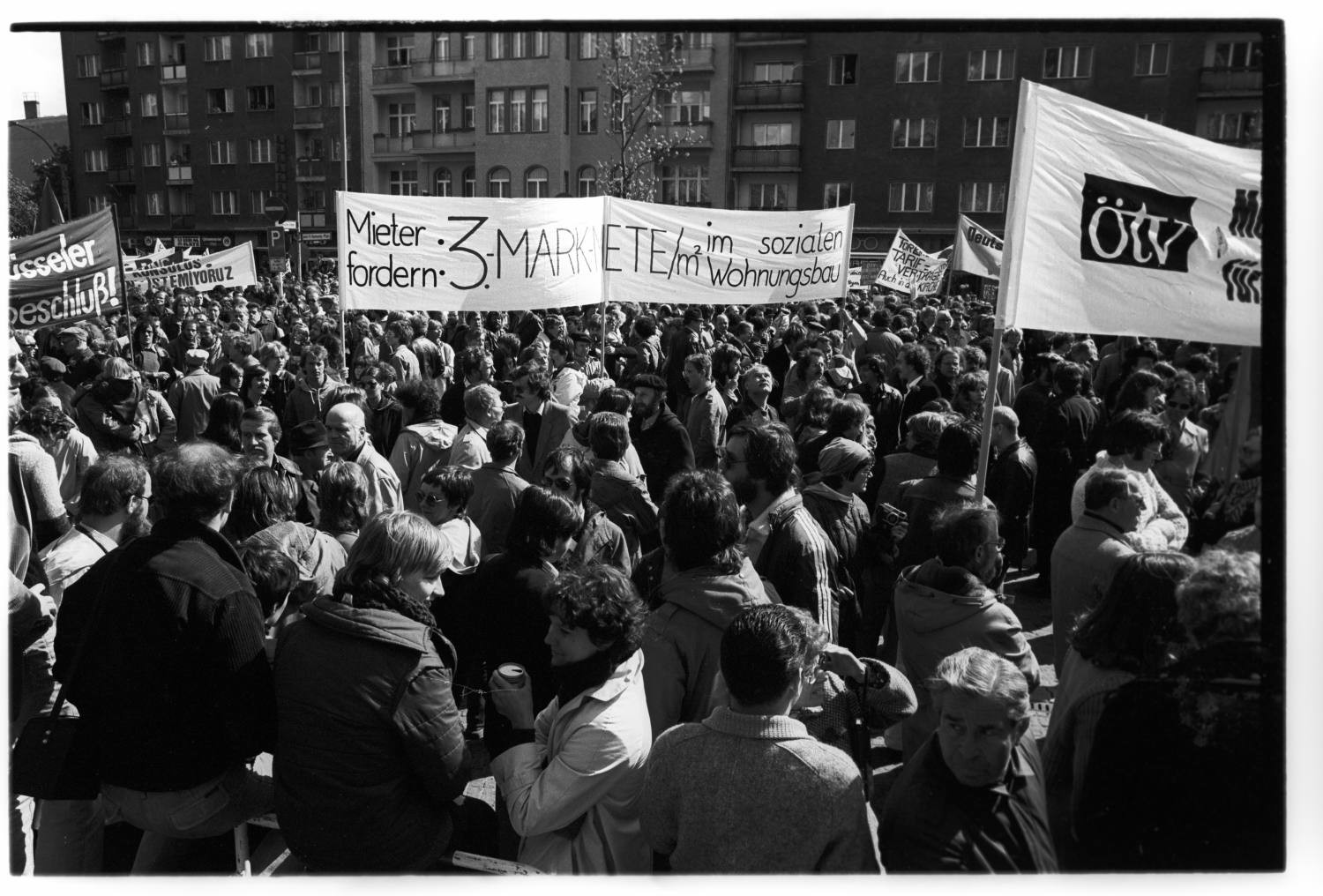 Kleinbildnegative: DGB-Demonstration, Kolonnenstraße, 1981 (Museen Tempelhof-Schöneberg/Jürgen Henschel RR-F)