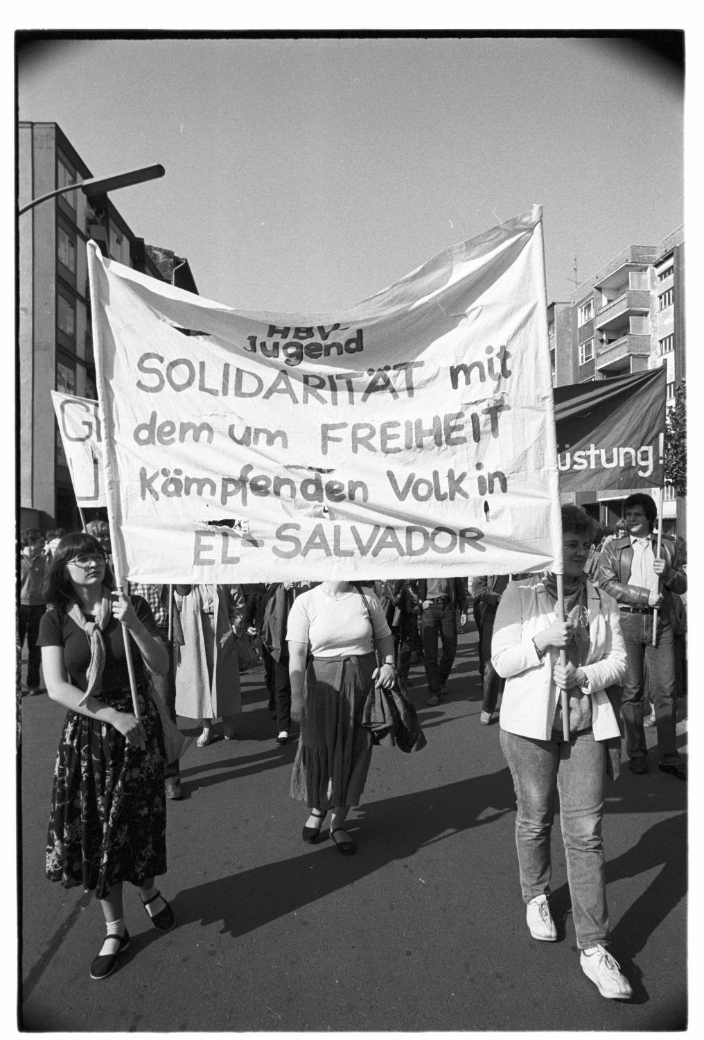 Kleinbildnegative: Friedensdemonstration, Ansbacher Straße, 1981 (Museen Tempelhof-Schöneberg/Jürgen Henschel RR-F)