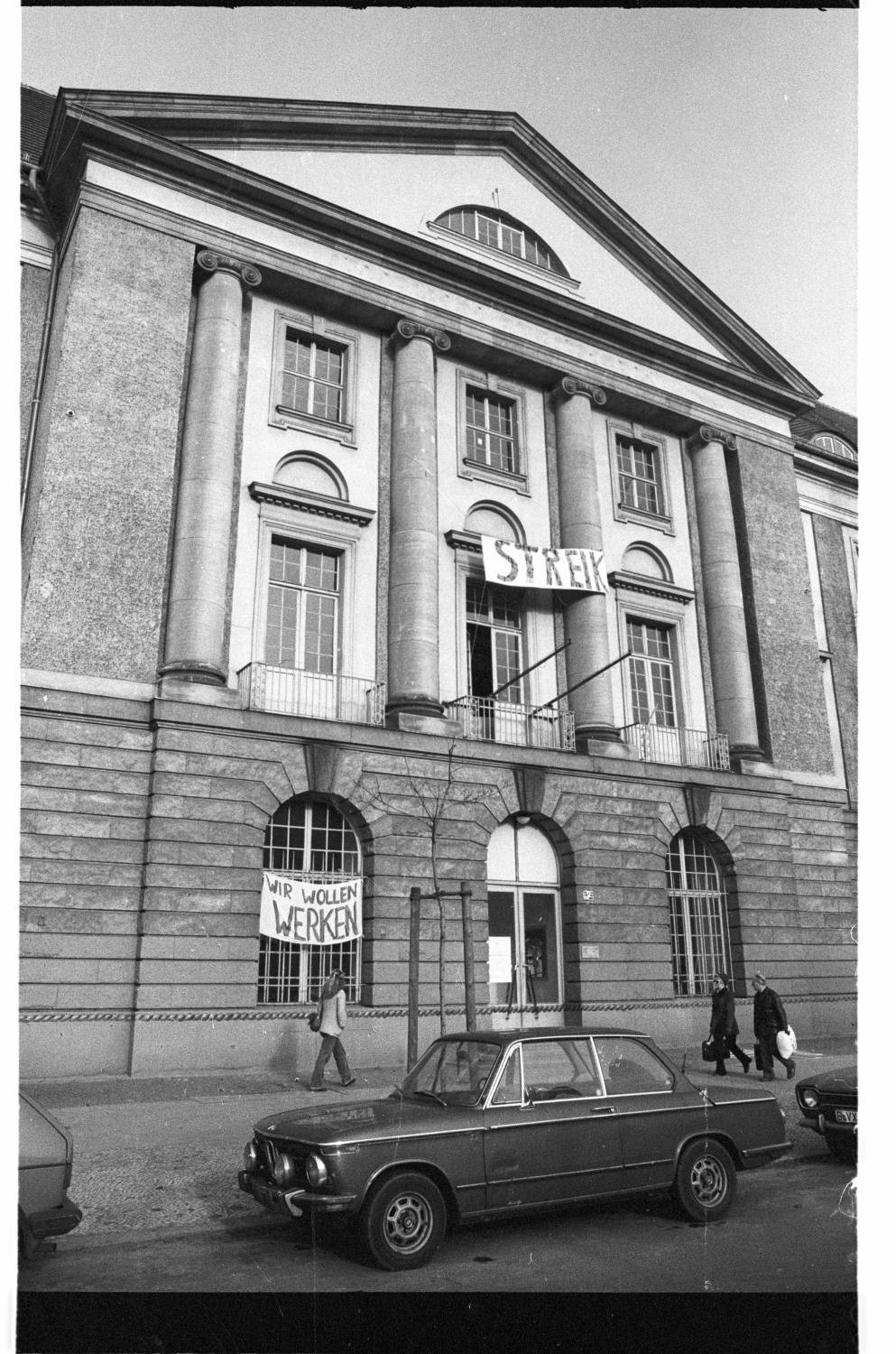 Kleinbildnegative: HdK, Grunewaldstr. 2-5, 1981 (Museen Tempelhof-Schöneberg/Jürgen Henschel RR-F)