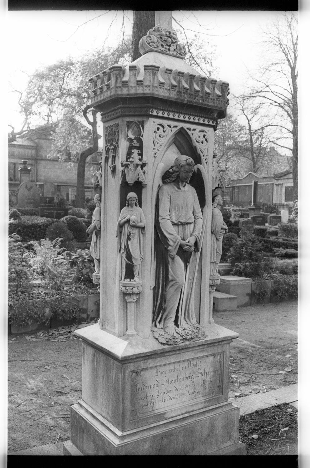 Kleinbildnegative: Historischer Friedhof „Alter St.-Matthäus-Kirchhof“, 1981 (Museen Tempelhof-Schöneberg/Jürgen Henschel RR-F)