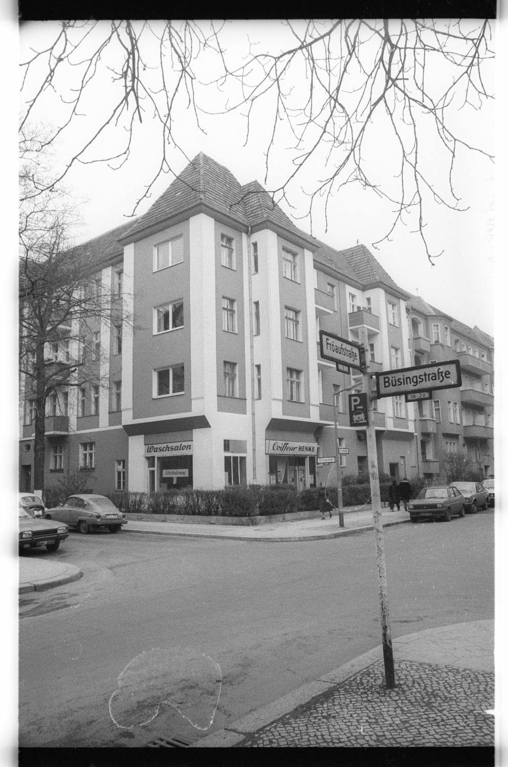 Kleinbildnegative: Mietshaus, Büsing- Ecke Fröaufstraße, 1980 (Museen Tempelhof-Schöneberg/Jürgen Henschel RR-F)