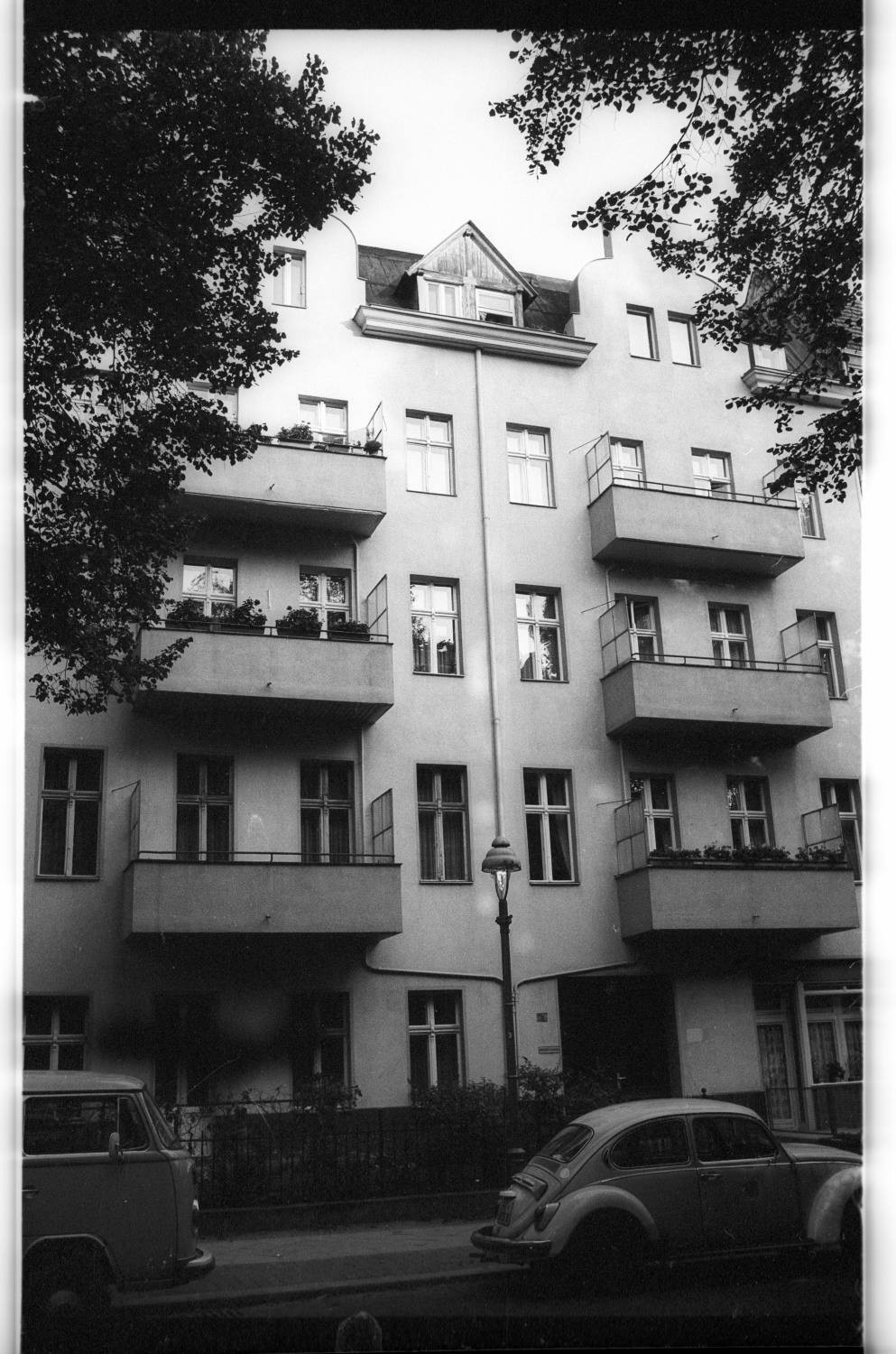Kleinbildnegative: Mietshaus, Menzelstraße, 1981 (Museen Tempelhof-Schöneberg/Jürgen Henschel RR-F)