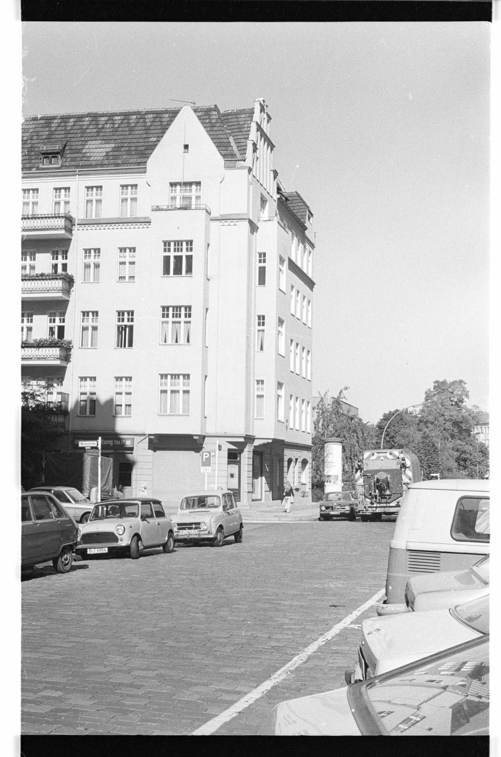 Kleinbildnegative: Mietshaus, Wartburgstraße Ecke Merseburger Straße, 1979 (Museen Tempelhof-Schöneberg/Jürgen Henschel RR-F)