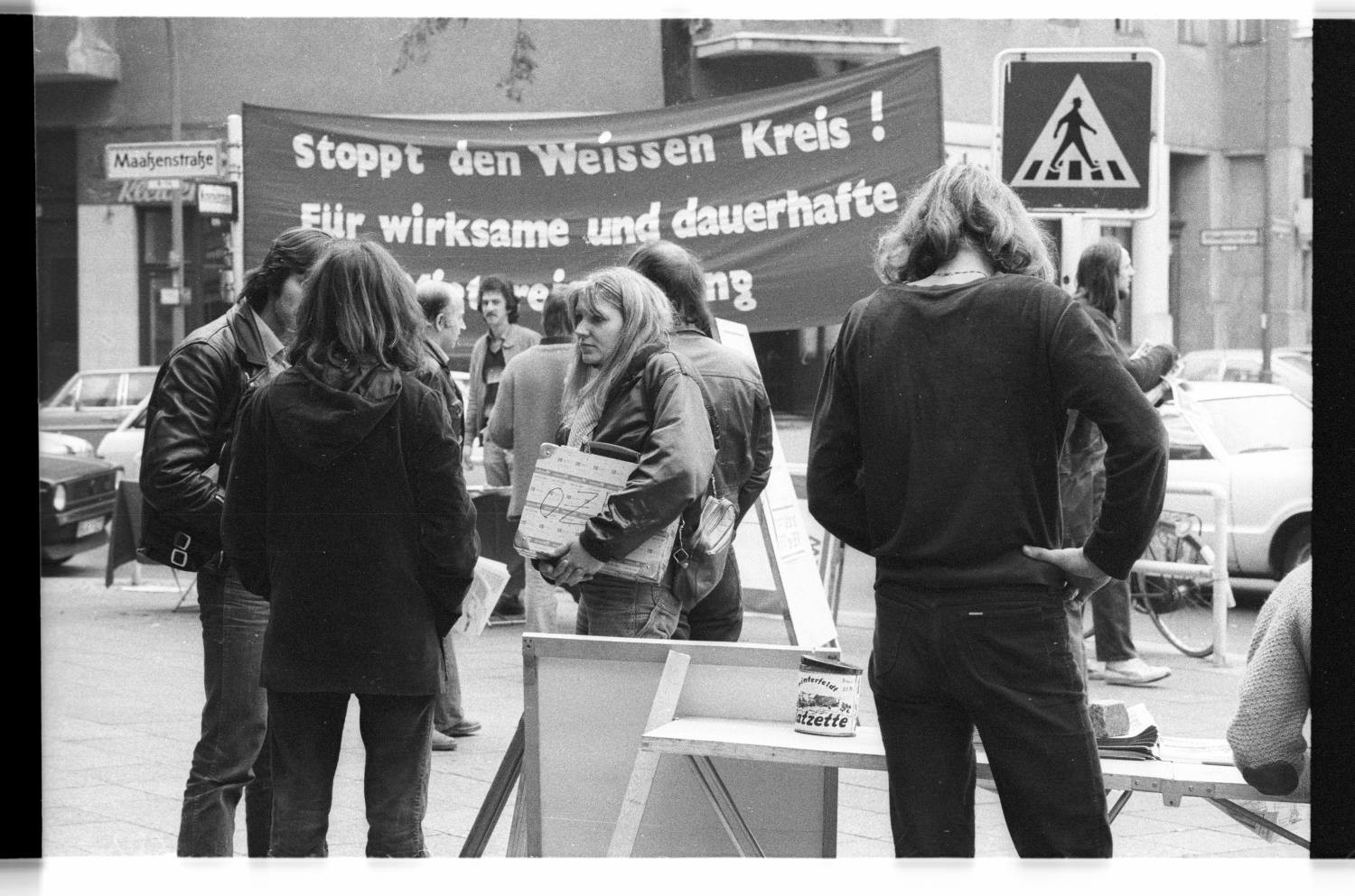 Kleinbildnegative: SEW-Demonstration gegen den „Weißen Kreis“, 1980 (Museen Tempelhof-Schöneberg/Jürgen Henschel RR-F)