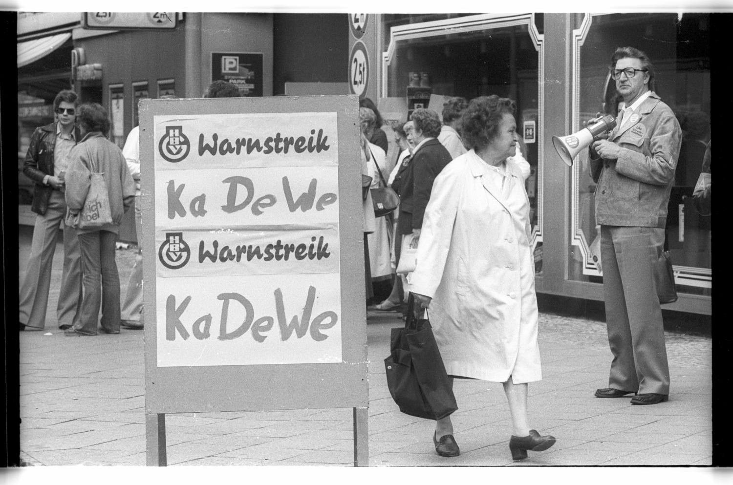 Kleinbildnegative: Warnsteik, KaDeWe, 1979 (Museen Tempelhof-Schöneberg/Jürgen Henschel RR-F)