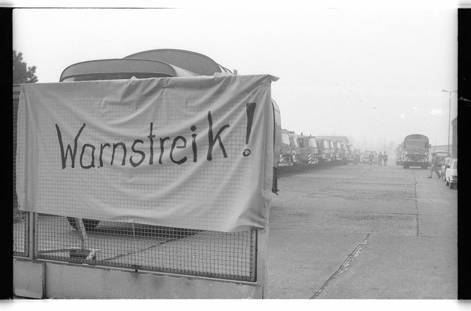 Kleinbildnegative: Warnstreik, BSR, Monumentenstraße, 1980 (Museen Tempelhof-Schöneberg/Jürgen Henschel RR-F)