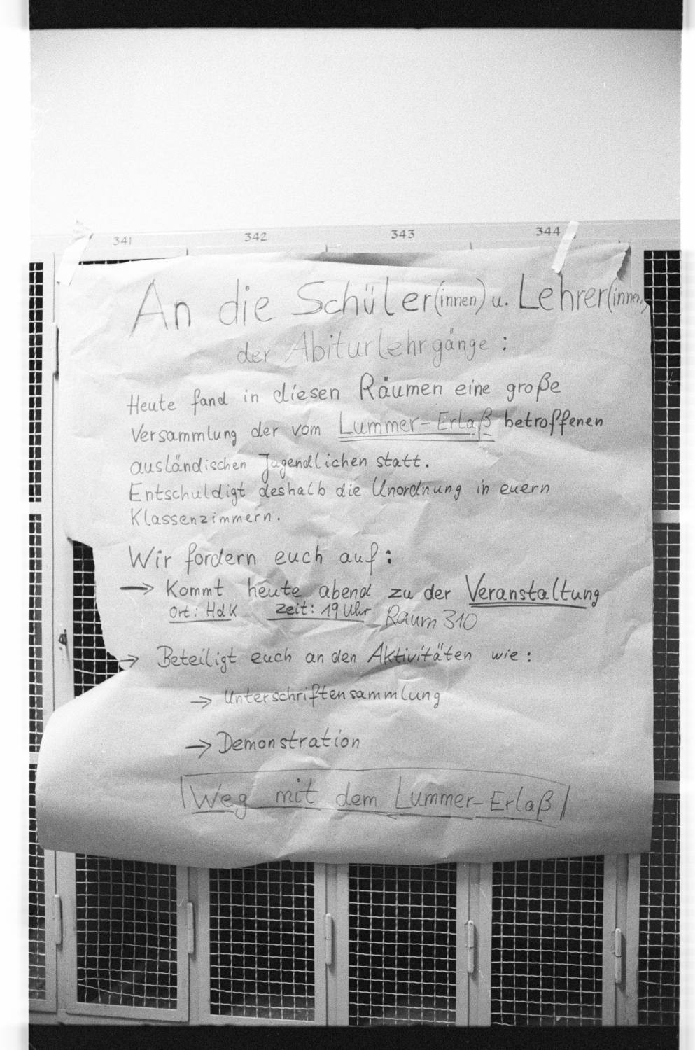Kleinbildnegative: „Weg mit dem Lummer-Erlaß“, Schöneberger Schule, 1981 (Museen Tempelhof-Schöneberg/Jürgen Henschel RR-F)