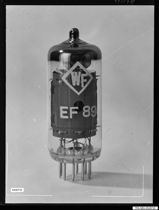 Miniatur Röhre EF 89 (www.industriesalon.de CC BY-SA)