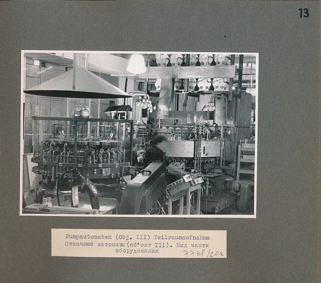 S. 13, Fotoalbum Produktion im Werk für Fernmeldewesen (HF), 1951 (www.industriesalon.de CC BY-SA)