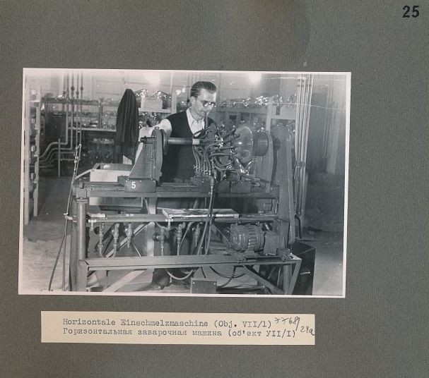 S. 25, Fotoalbum Produktion im Werk für Fernmeldewesen (HF), 1951 (www.industriesalon.de CC BY-SA)
