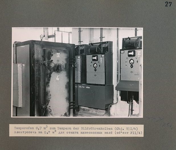 S. 27, Fotoalbum Produktion im Werk für Fernmeldewesen (HF), 1951 (www.industriesalon.de CC BY-SA)