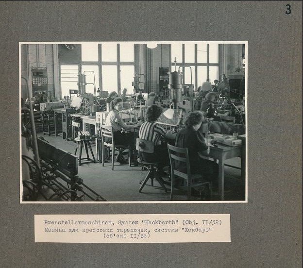 S. 3, Fotoalbum Produktion im Werk für Fernmeldewesen (HF), 1951 (www.industriesalon.de CC BY-SA)