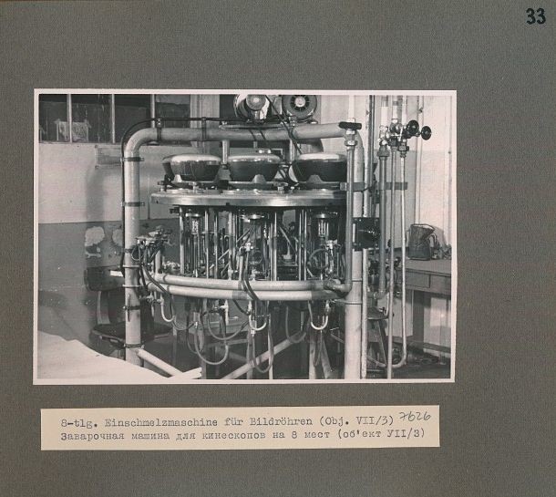S. 33, Fotoalbum Produktion im Werk für Fernmeldewesen (HF), 1951 (www.industriesalon.de CC BY-SA)