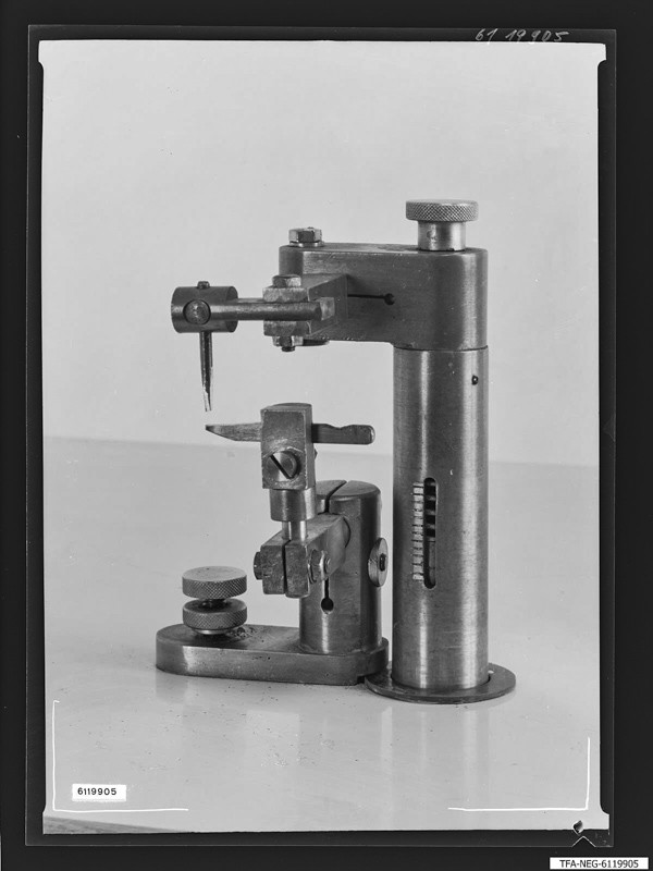 Schweißmaschine, Teilansicht (www.industriesalon.de CC BY-SA)
