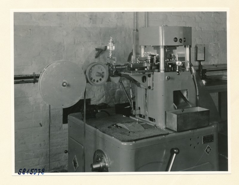Stanzautomat, Foto Mai 1958 (www.industriesalon.de CC BY-SA)