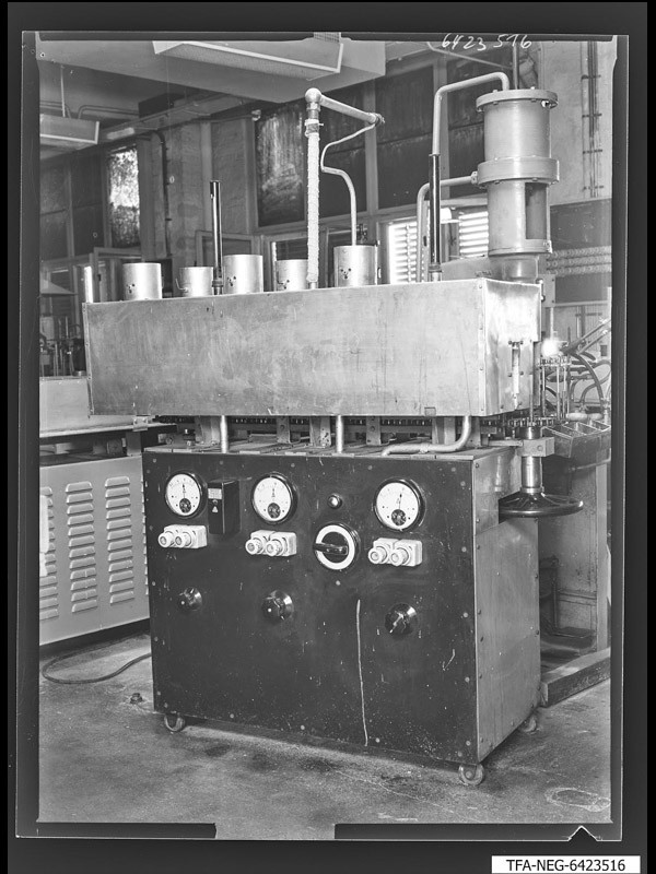 Temperofen M 1150, Foto 1964 (www.industriesalon.de CC BY-SA)