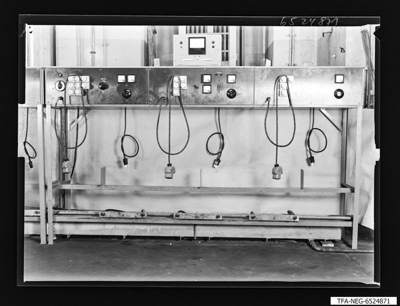 Vakuumprüfstand M 1772, Teilansicht, Foto September 1965 (www.industriesalon.de CC BY-SA)