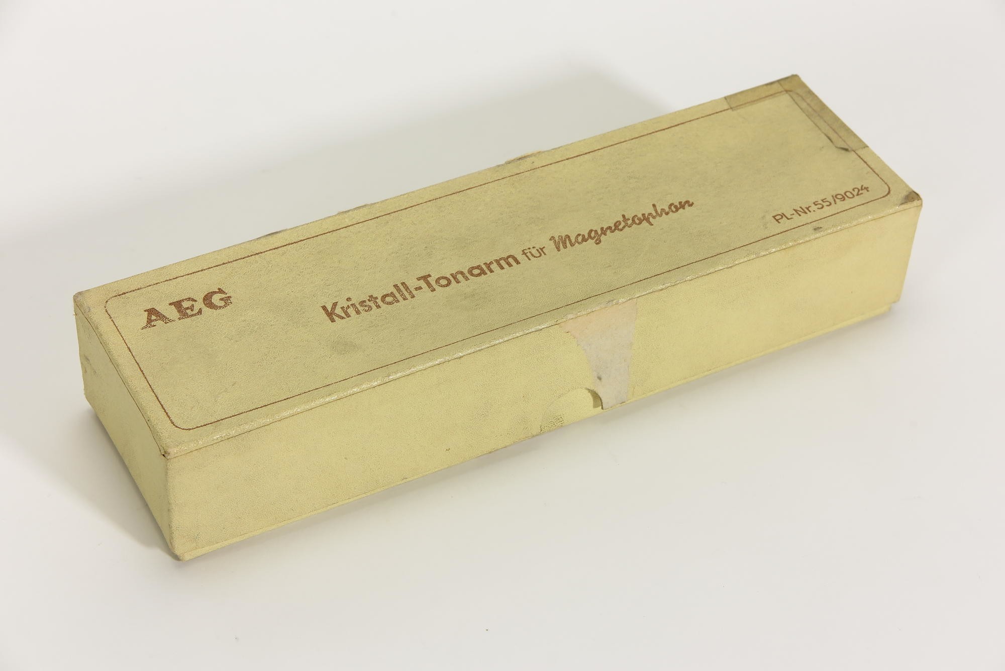 Verpackungskarton für Kristall-Tonarm von Plattenspieler-Zusatz für AEG Magnetophon KL15 und KL15D (Stiftung Deutsches Technikmuseum Berlin CC0)