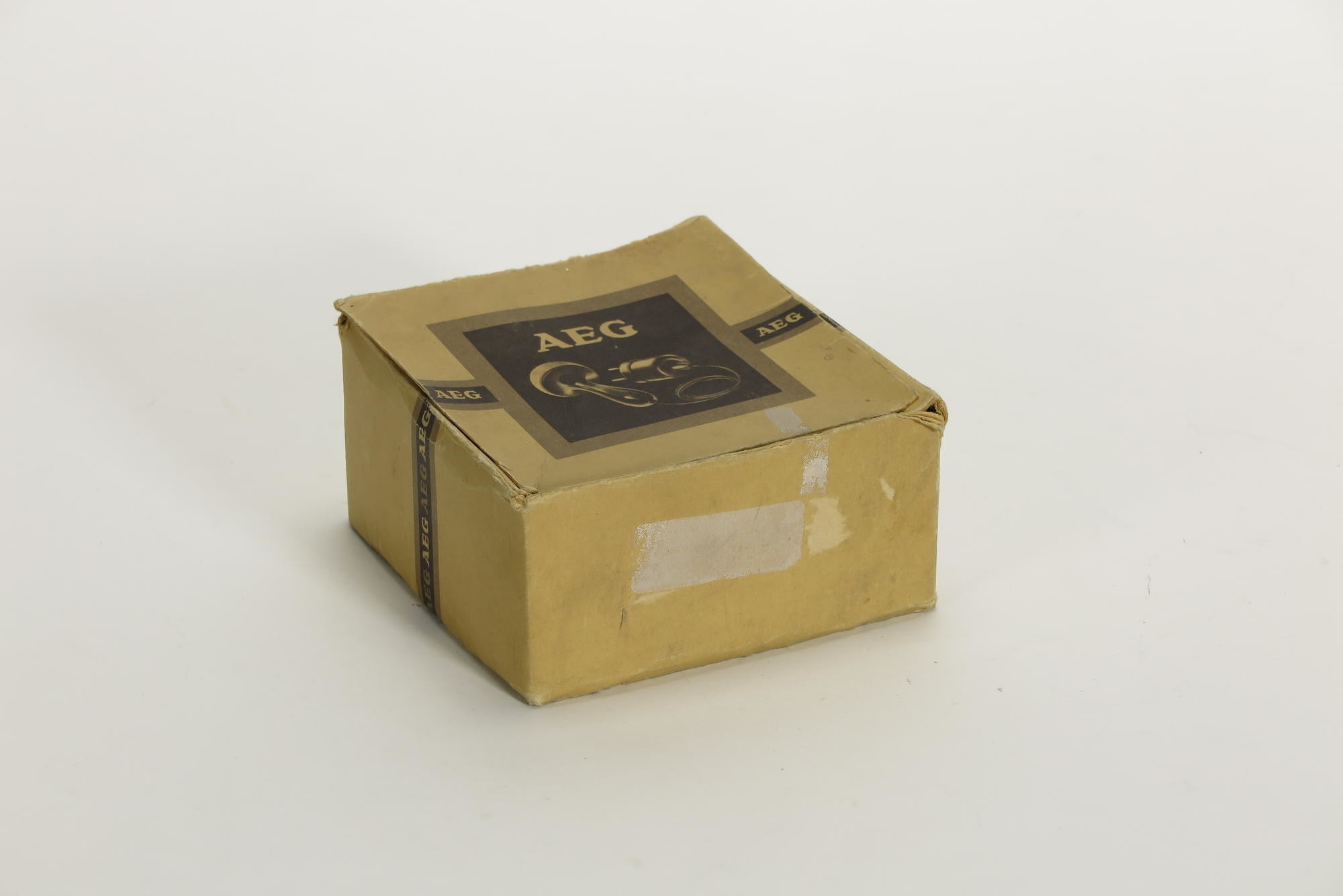 Verpackungskarton, Zubehör zu Elektrisch beleuchteter Stopfpilz AEG (Stiftung Deutsches Technikmuseum Berlin CC0)