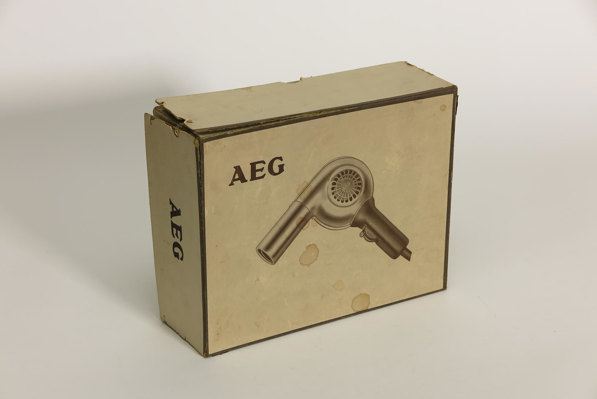 Verpackungskarton, Zubehör zu Elektrischer Haartrockner AEG (Stiftung Deutsches Technikmuseum Berlin CC0)