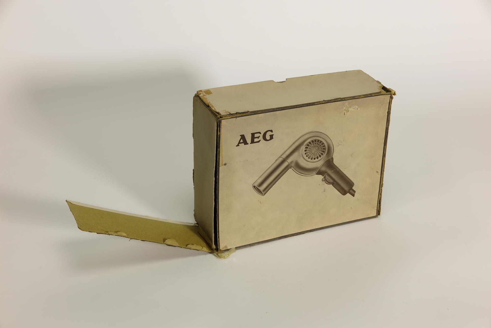 Verpackungskarton, Zubehör zu Elektrischer Haartrockner AEG (Stiftung Deutsches Technikmuseum Berlin CC0)