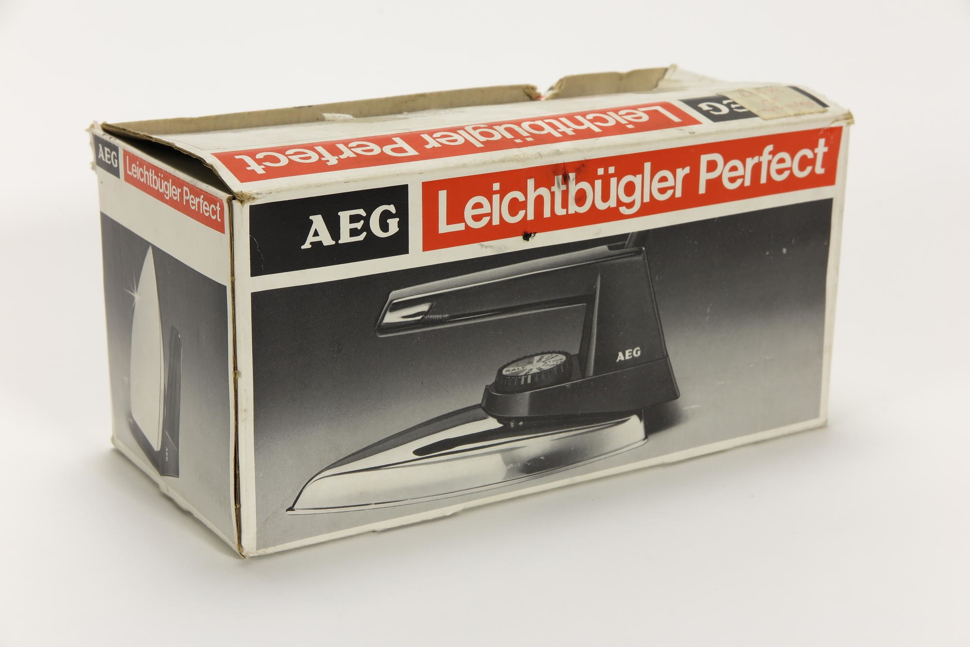 Verpackungskarton, Zubehör zu Elektrisches Bügeleisen AEG Leichtbügler Typ Perfect L (Stiftung Deutsches Technikmuseum Berlin CC0)