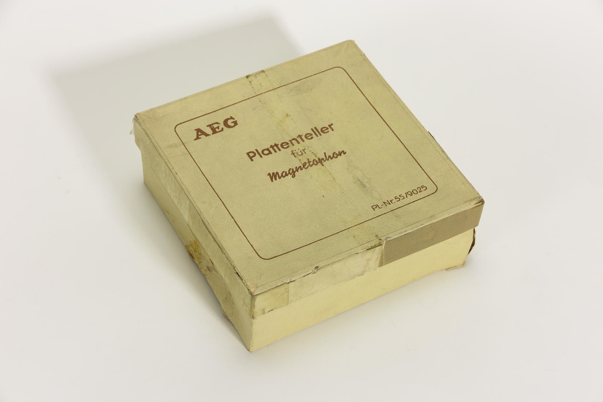 Verpackungskarton, Zubehör zu Plattenteller für AEG Magnetophon KL15 und KL15D, (Stiftung Deutsches Technikmuseum Berlin CC0)