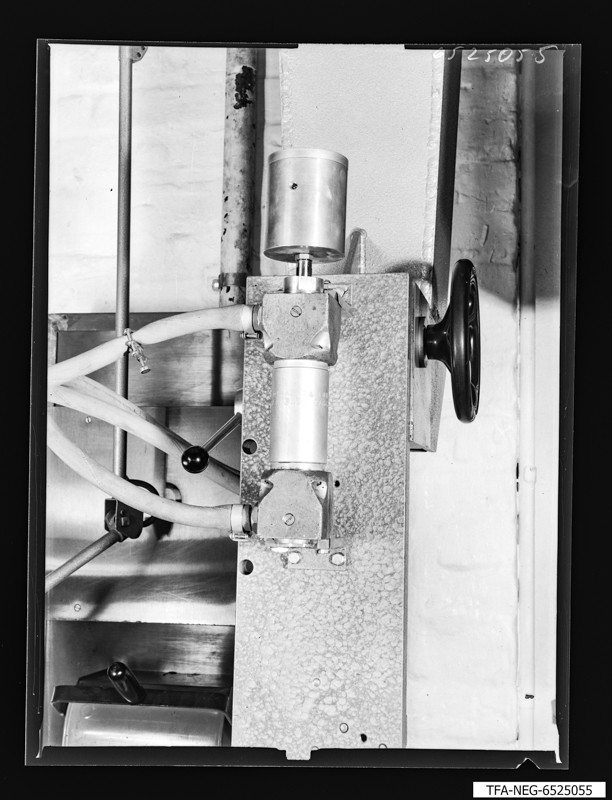Warmspritzstand G 836, Detail, Foto Oktober 1965 (www.industriesalon.de CC BY-SA)