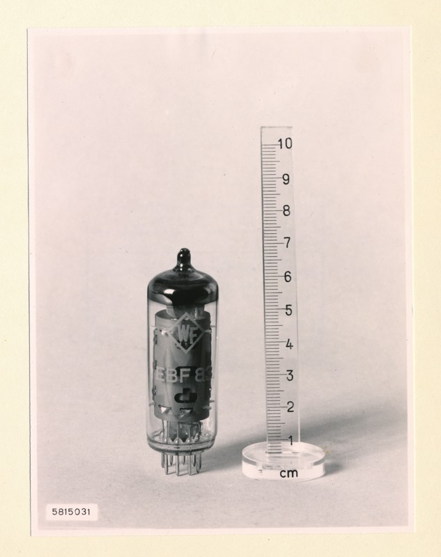 WF Miniaturröhre EBF83, Foto Mai 1958 (www.industriesalon.de CC BY-SA)