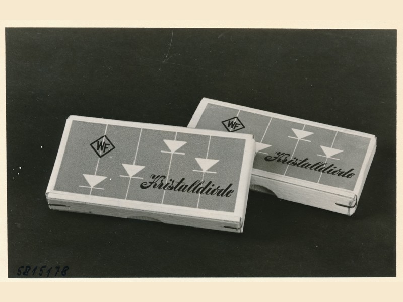 Zwei WF Kristalldioden Schachteln, Bild 2, Foto 2. Juli 1958 (www.industriesalon.de CC BY-SA)