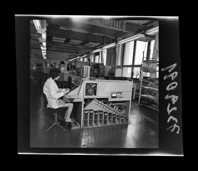 Fertigung der Abteilung Diode., Foto Juni 1973 (www.industriesalon.de CC BY-NC-SA)
