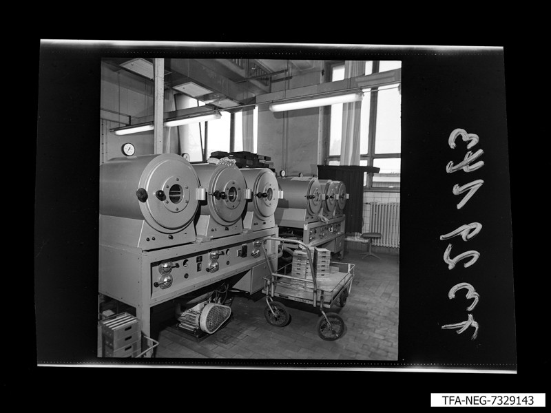 Fertigungseinrichtung der Diode 14, Foto Juni 1973 (www.industriesalon.de CC BY-SA)
