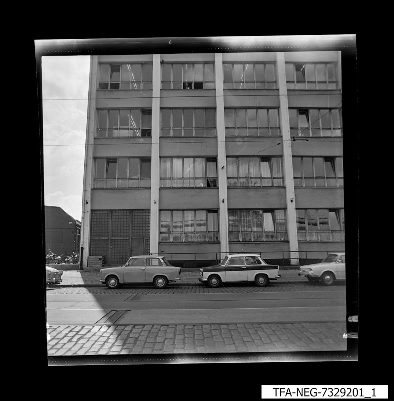 Hausansicht WF-Gebäude, Bild 1, Foto September 1973 (www.industriesalon.de CC BY-SA)