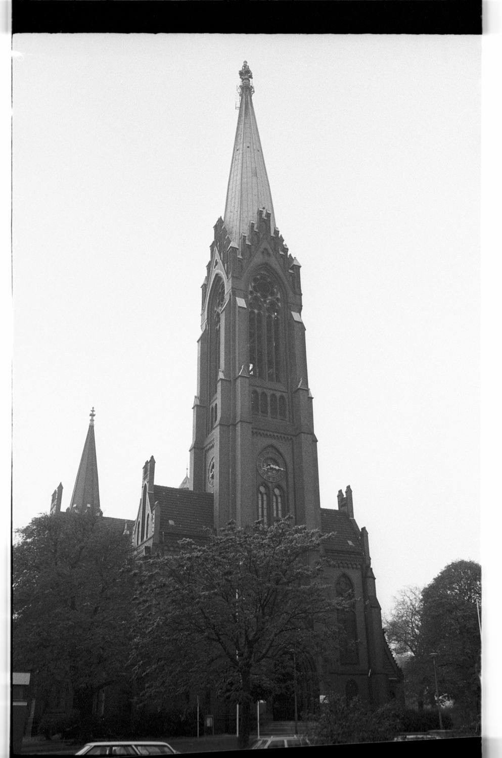 Kleinbildnegativ: Apostel-Paulus-Kirche, 1983 (Museen Tempelhof-Schöneberg/Jürgen Henschel RR-F)