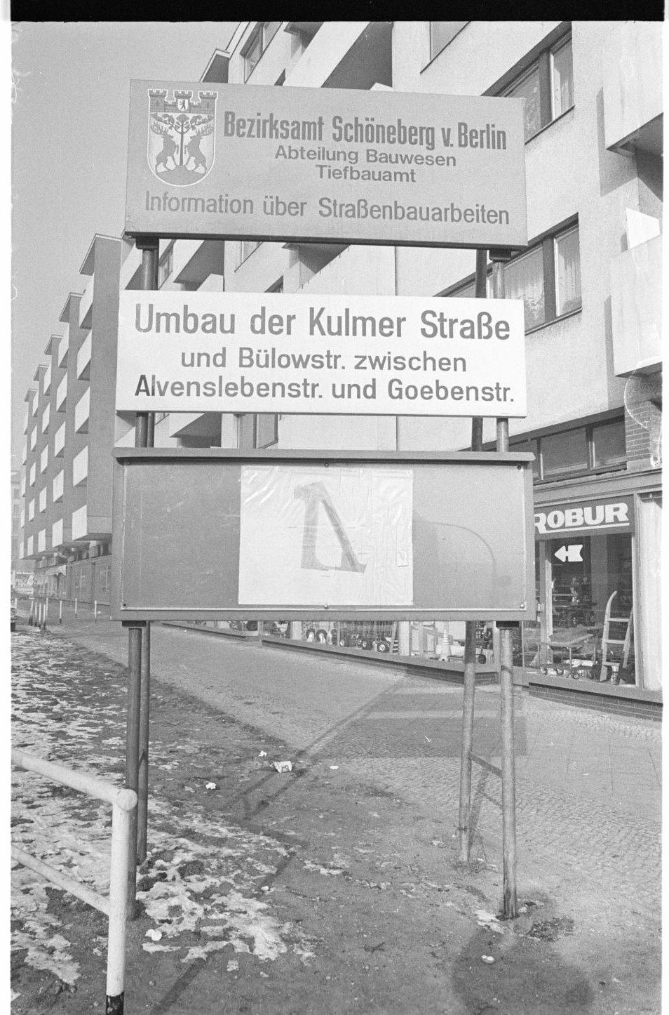 Kleinbildnegativ: Schild, Straßenbauarbeiten, Kulmer Straße und Bülowstraße, 1978 (Museen Tempelhof-Schöneberg/Jürgen Henschel RR-F)