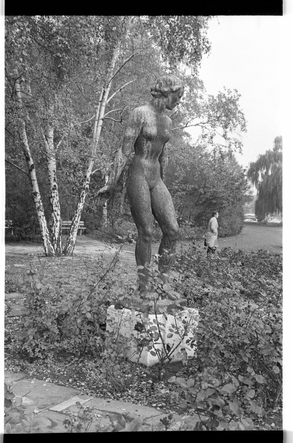 Kleinbildnegativ: Skulptur "Der Abend", 1983 (Museen Tempelhof-Schöneberg/Jürgen Henschel RR-F)