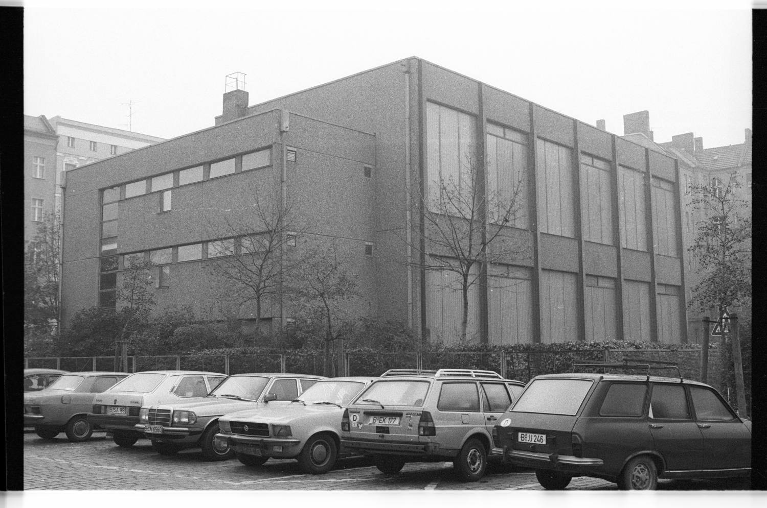 Kleinbildnegativ: Turnhalle, Apostel-Paulus-Str. 38, 1984 (Museen Tempelhof-Schöneberg/Jürgen Henschel RR-F)