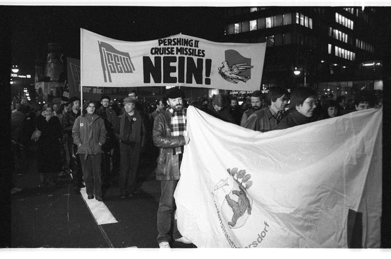Kleinbildnegative: Anti-Reagan-Demonstration, 1984 (Museen Tempelhof-Schöneberg/Jürgen Henschel RR-F)