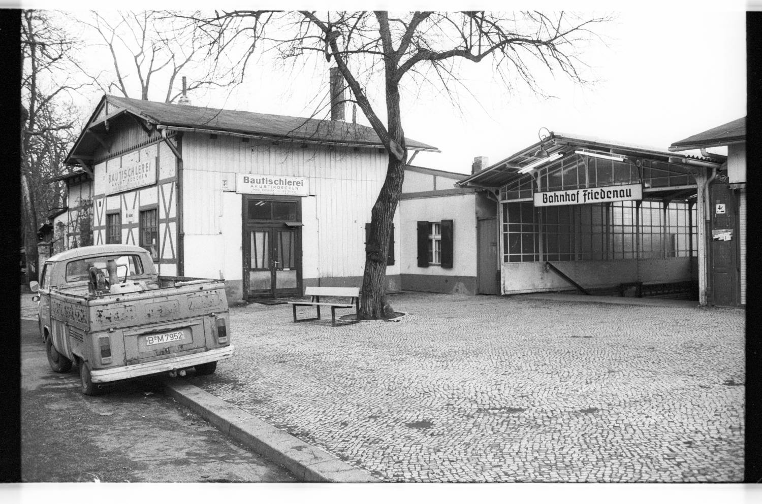 Kleinbildnegative: Bahnhof Friedenau, 1982 (Museen Tempelhof-Schöneberg/Jürgen Henschel RR-F)